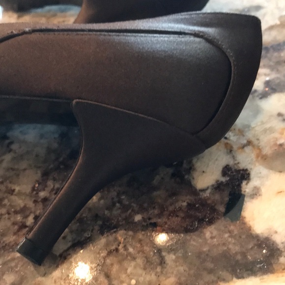 Stuart Weizmann Sz 6 Pre-owned Excellent  $350 - Picture 4 of 6